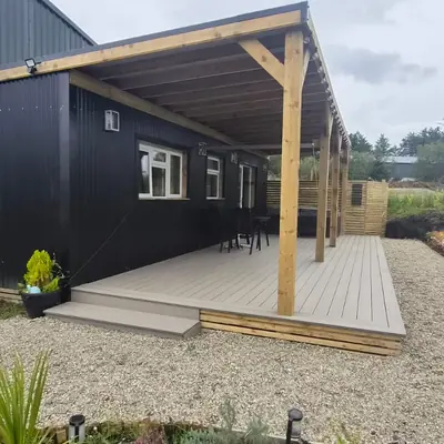 Spacious Family Lodge with decking and landscaped garden